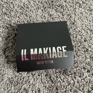 IL Makiage New York foundation and eyeliner